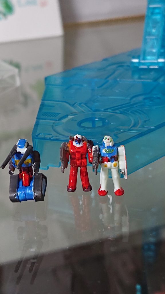 フィギュアのガンダム、ガンタンク、ガンキャノンは、ガンダムマーカーでチマチマ塗りわけてみました(笑) 