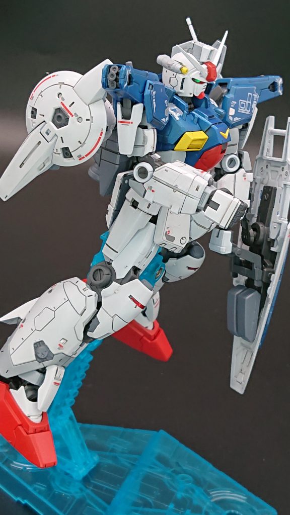 背景黒バックで、スタンドに乗せて撮影すると、飛行感が出てよいです！ 