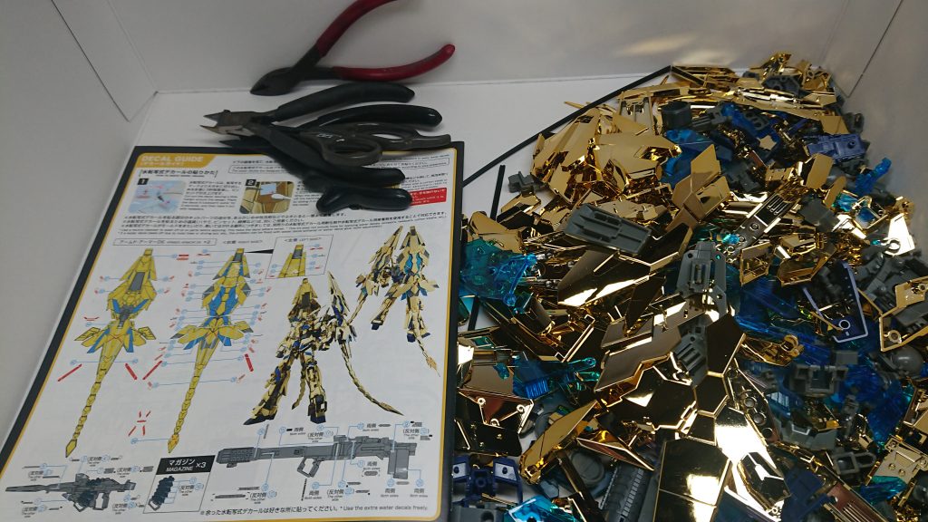 ま先ずはパーツ全切りから。