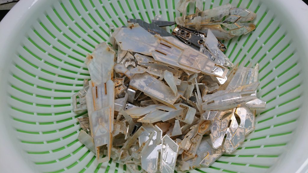 漂白剤を使ってメッキ剥がしを