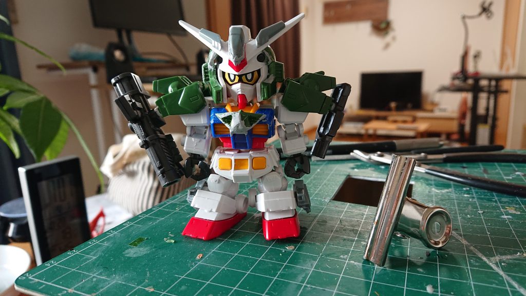 塗装前: シンプルにVコマンドのパーツを貼っただけです！