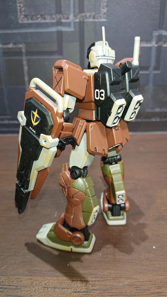 タミヤのウェザリングツールを使ってみたのですが、なるほどこれなら気軽に出来ますね。今回は赤錆で行ってみました。ジャブロー辺りで哨戒してるイメージなので…。