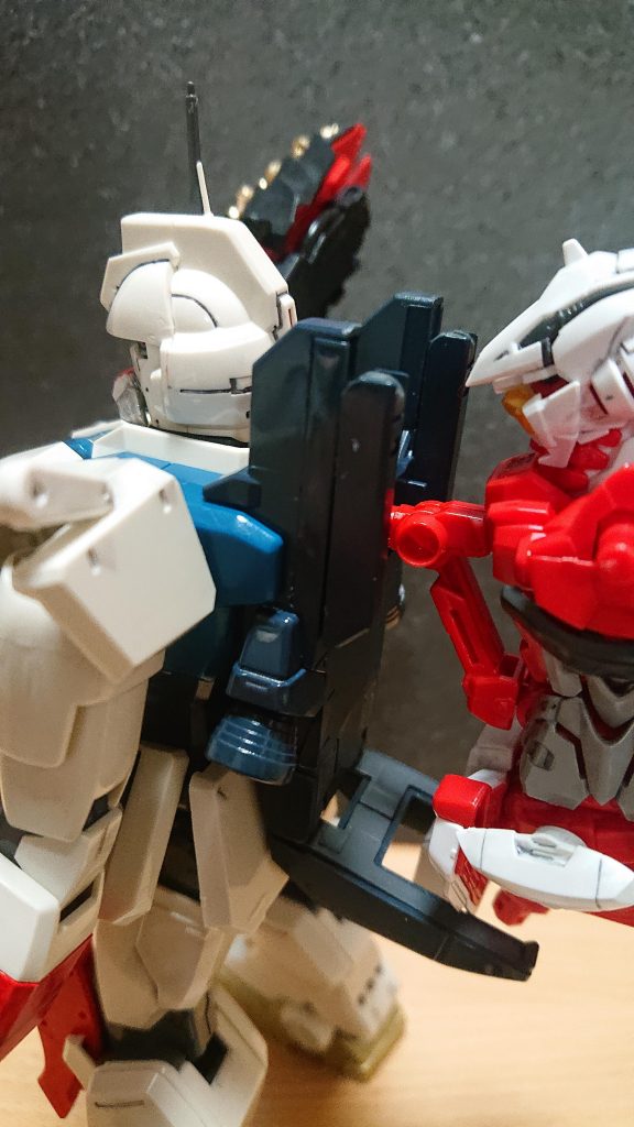 何気にうまくいったのは、戦国アストレイの胴体処理!バックパックに穴開ければあら簡単!👍