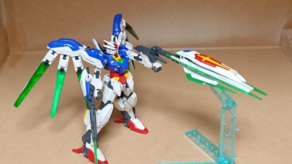GNシールドはフレームが可動し、攻撃に転用する事が可能。 以上【ソルニィルガンダム】でした~。このガンダムは、「ガンプラミキシングイベント」と言うで作成会でジュビターヴガンダムをベースに作り始め、10種類のガンダムのパーツを使用しています。そして、初めてクリアレジンを使って複製したり、12歳の時に挫折して以来となるデカールを使用したり、SD以外では初めてミキシング&全塗装で完成させたキットで、個人的に色んな意味で記念となるガンダムとなりました。作成時間が取りにくかったり、利き手の古傷の影響等で作成スピードは超鈍足ですが、今後もかんばって作っていこうと思っていますので、Twitterと合わせて覗いて頂けると幸いです。最後までご覧頂きありがとうごさいました!