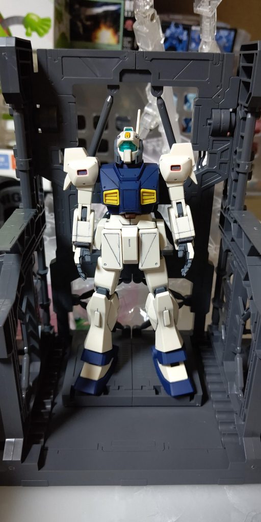 スジボリは胸部ダクト上と前部スカートに入れ部分塗装とスミイレに艶消し吹いて簡単フィニッシュ( ^ω^ )