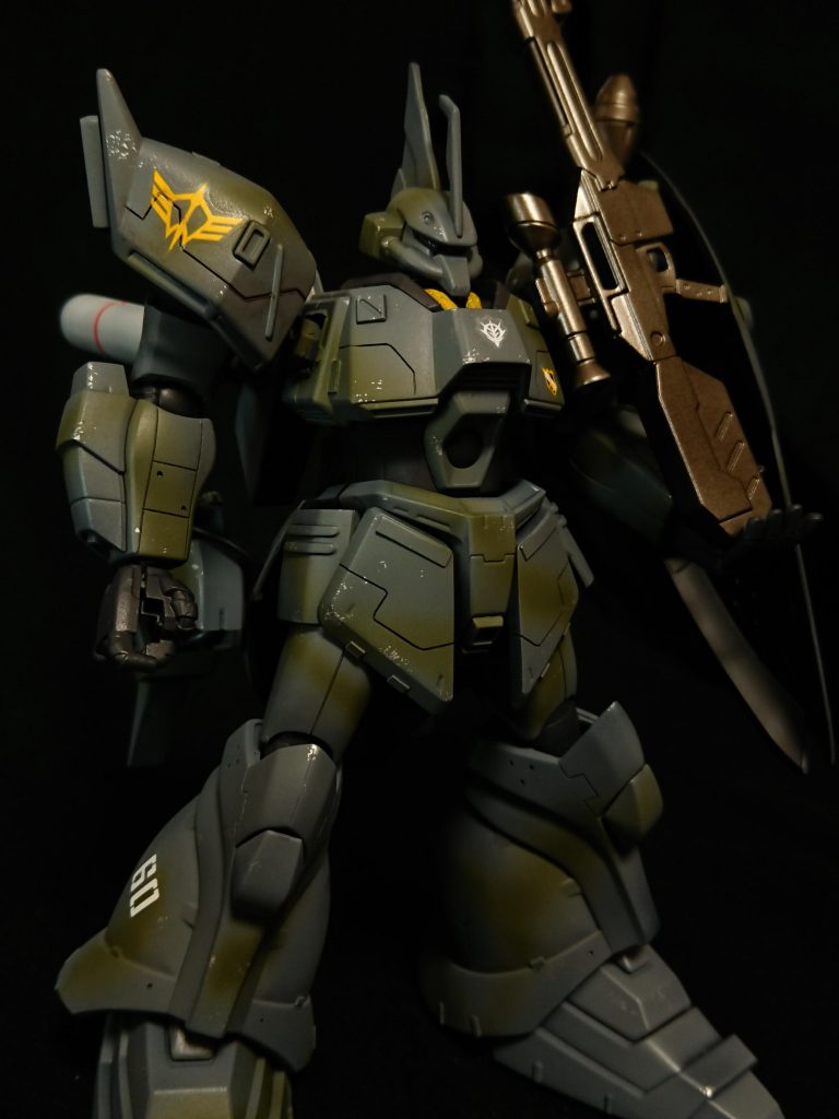 ゲルググイェーガー一年戦争中、最後期に開発されたゲルググタイプの一つで、ジオンの量産機中では当時最高クラスの性能をもつ。本機体はさらにカスタマイズされた結果、高い射撃性能はそのままに重力化での機動力・格闘性能の向上が図られている。