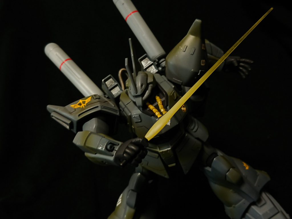 シールド内に格納のちのキュベレイが使用するものと同型のデバイスを使用している。