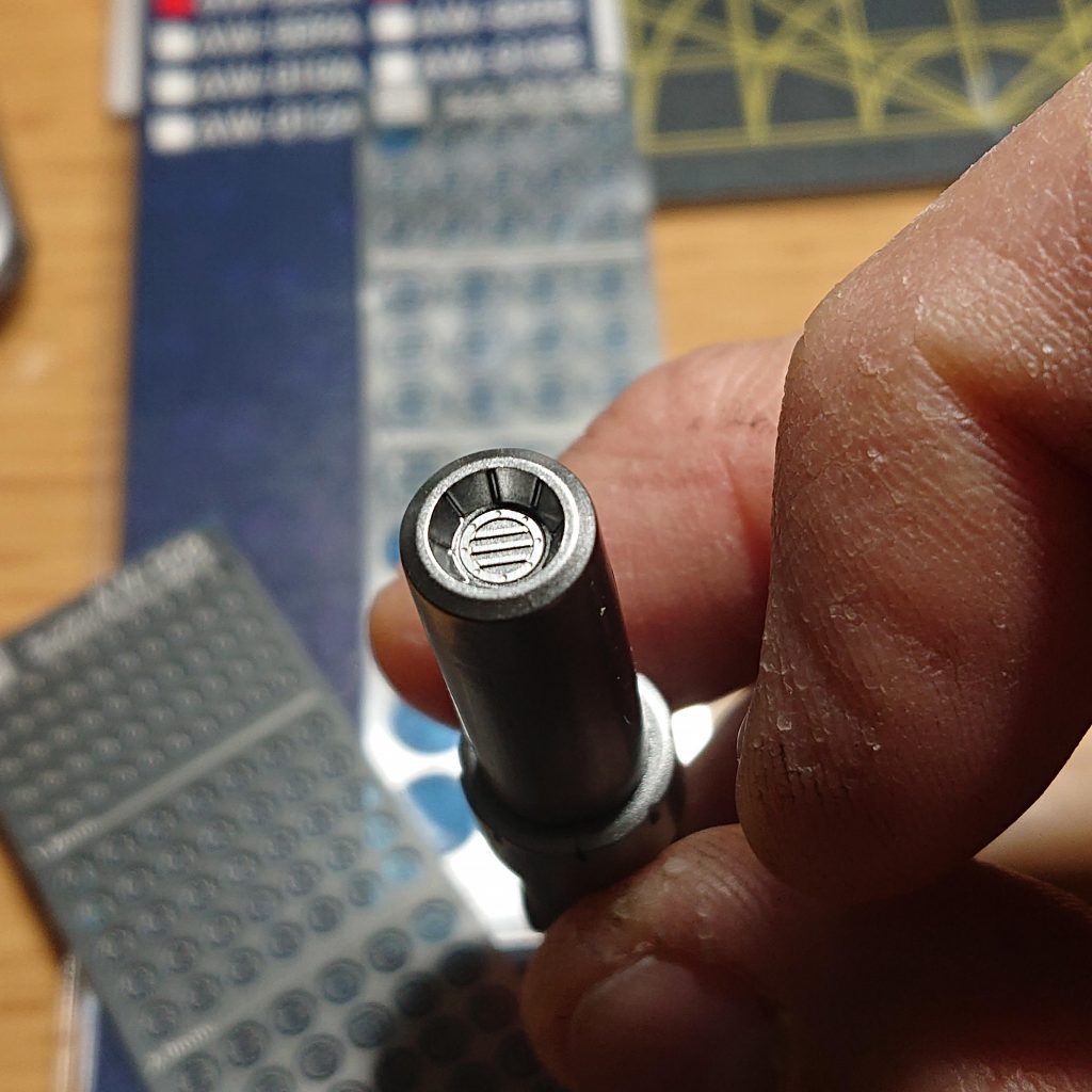 いちおMA形態も考えてましたが、変形さしてる間にメンドくなって...今回はMS形態のみで投稿しました(^。^;)拡散ビーム砲も間が抜けてたので、手持ちのメタルシール貼っ着けてはいます