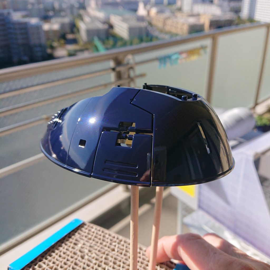 おまるの塗装は、パーツ単位の色ムラ避けて仮組みした状態でやってますデカ過ぎたので、猫の手2本使いましたよ(;・・)