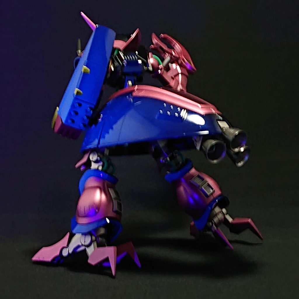 青っぽい黒の表現・41にカメラ方向からブラックを足して撮影...青でしかない蛍光クリアがダイレクトに反応(^。^;)でもこの蛍光クリアのお陰で、1粒で4つも楽しめる作品になってくれました(*´艸`*)