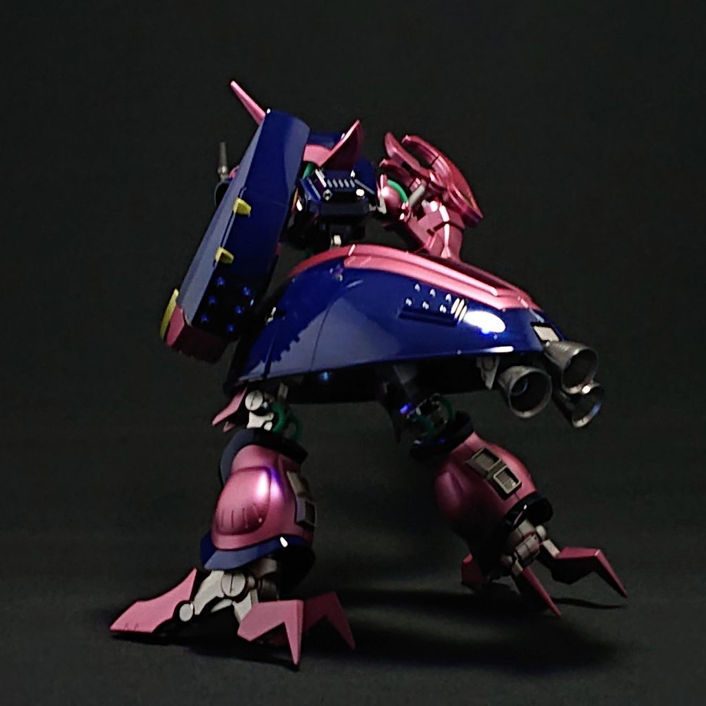 青っぽい黒の表現・21に同一方向からブラックライトを足して撮影...青です蛍光クリアにブラックライトが反応してますサファイアブルーの反応が今ひとつ...