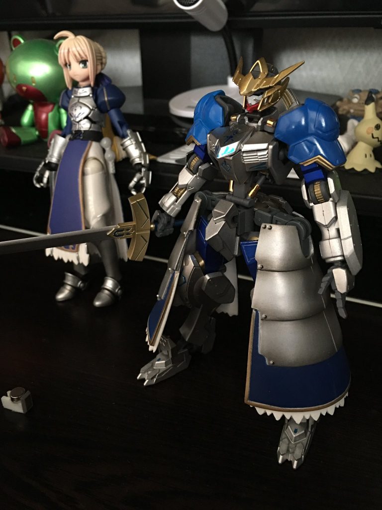 腰や剣はリボルテックセイバーからそのまま持ってきました。リボジョイントがちょうど３ｍｍなので無改造ですｗさすがに色目を合わせるために塗装は行っています。 