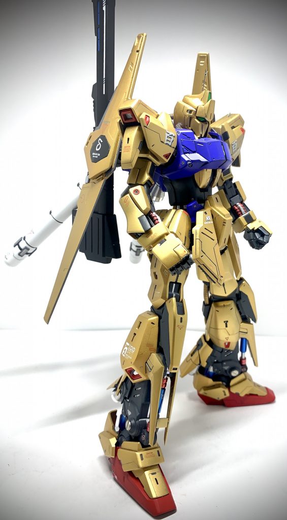 金色部分、スター系のゴールドは目が荒いのでEXゴールドに純色イエロー、マゼンタを混ぜて調色使用。青色部分、コバルトバイオレット。