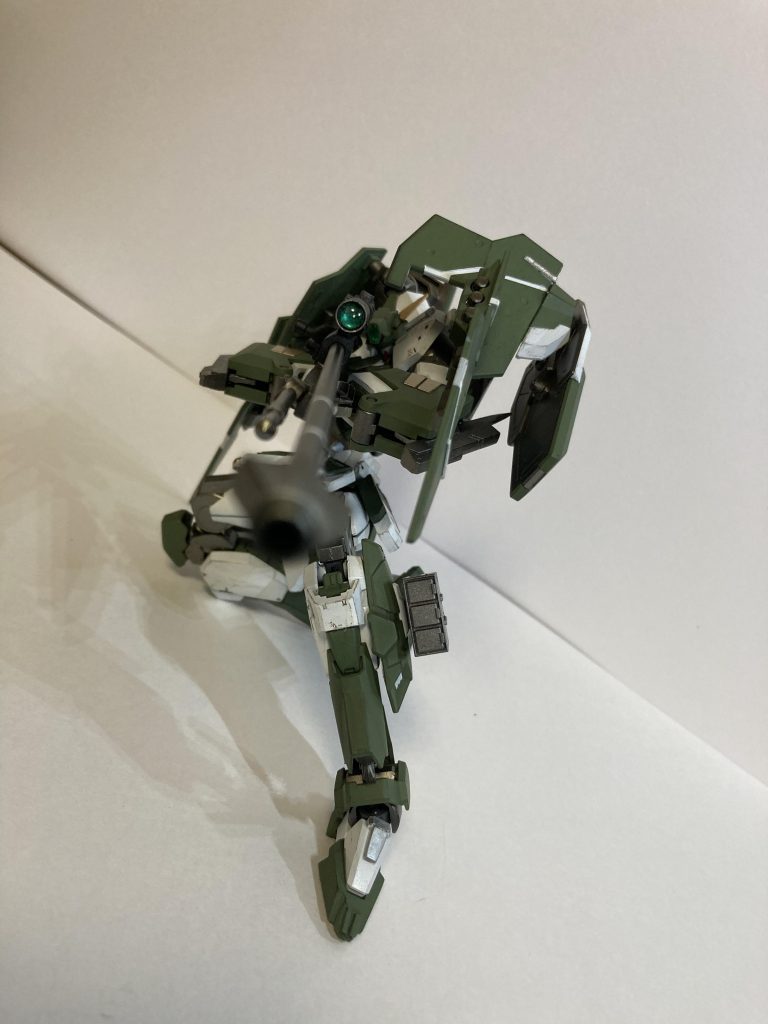 バックパックのシールドは可動出来るので狙撃の邪魔にならないようになっています!