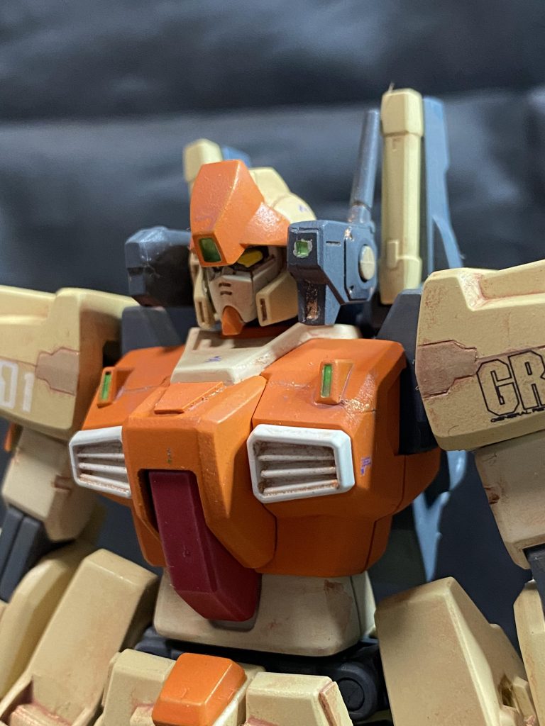 バストアップ ジェガンヘッドの中はガンダムMK-2フェイス。バルカンポッド類もMK-2設計の物。