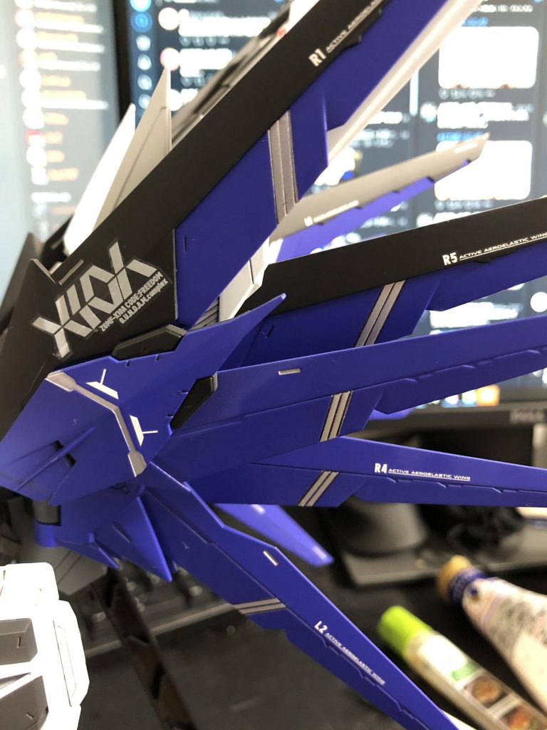 翼の塗り分け。