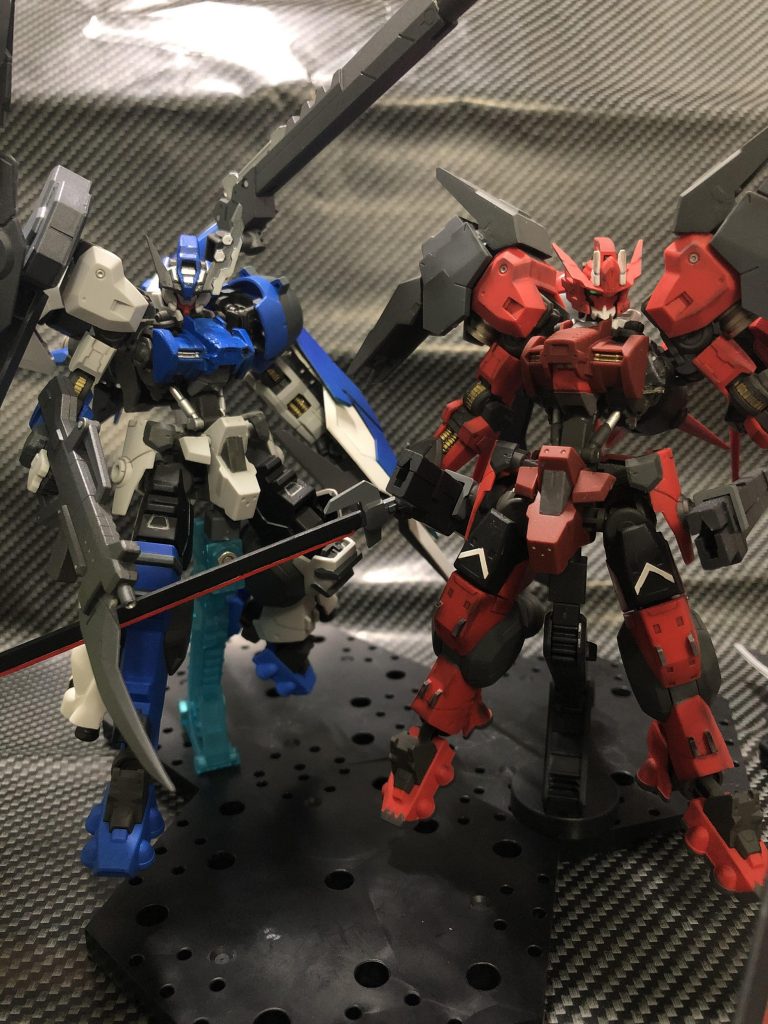 ガンダムアスタロト・グラナータガンダムアスタロト・ヒンメル一部同じものを使ってそれぞれの特性に進化した兄弟機の様にしたくて作りましたがいかがでしょうか?もしよければガンダムアスタロト・グラナータの方もご覧くださいませ。