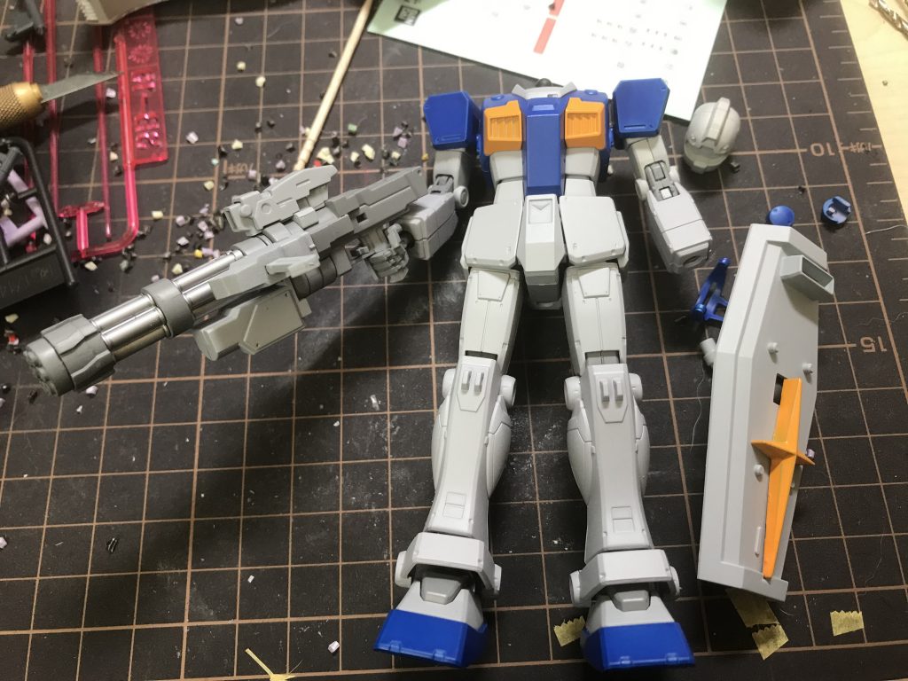 グレーはサフのままです。この色がまたなんともかっこいい。とあるモデラーさんの作品を参考にさせてもらいました。 