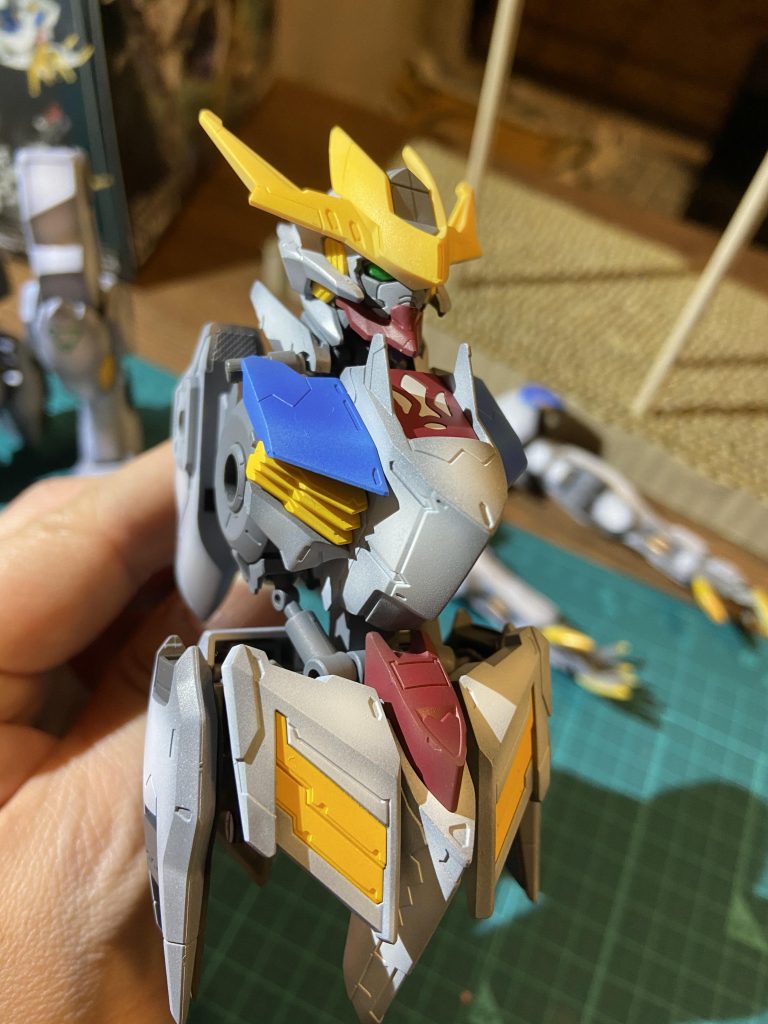 墨入れ前の状態です。いやぁ〜悪魔の名前の付いたガンダムはカッコいいですね♪