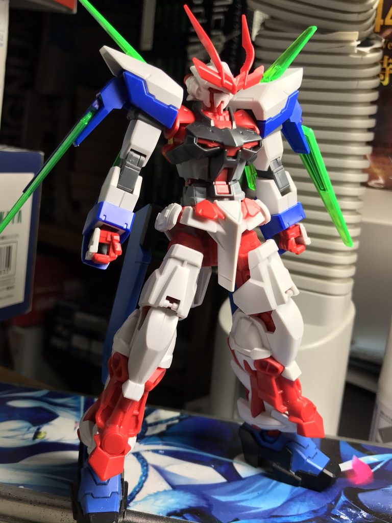 第2構想膝に被る戦国アストレイ固有のアーマーを外し腕をFXに変更。さすがFXだと言いながら採用w