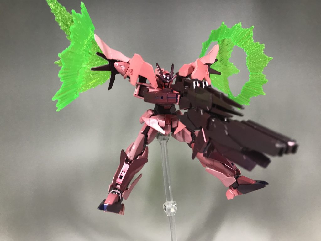 ところでビームライフルがお互いに接続できるジョイントがあるけれどマウント用じゃなくてツインバスターライフルっぽくするんじゃないかと思ったのは僕だけ？