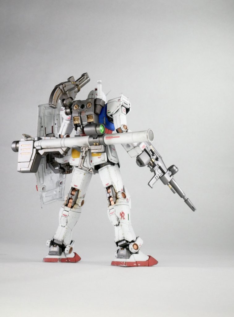 バズーカを腰に懸架。キットの出来の良さが粗をカバーしてくれてると信じたい。