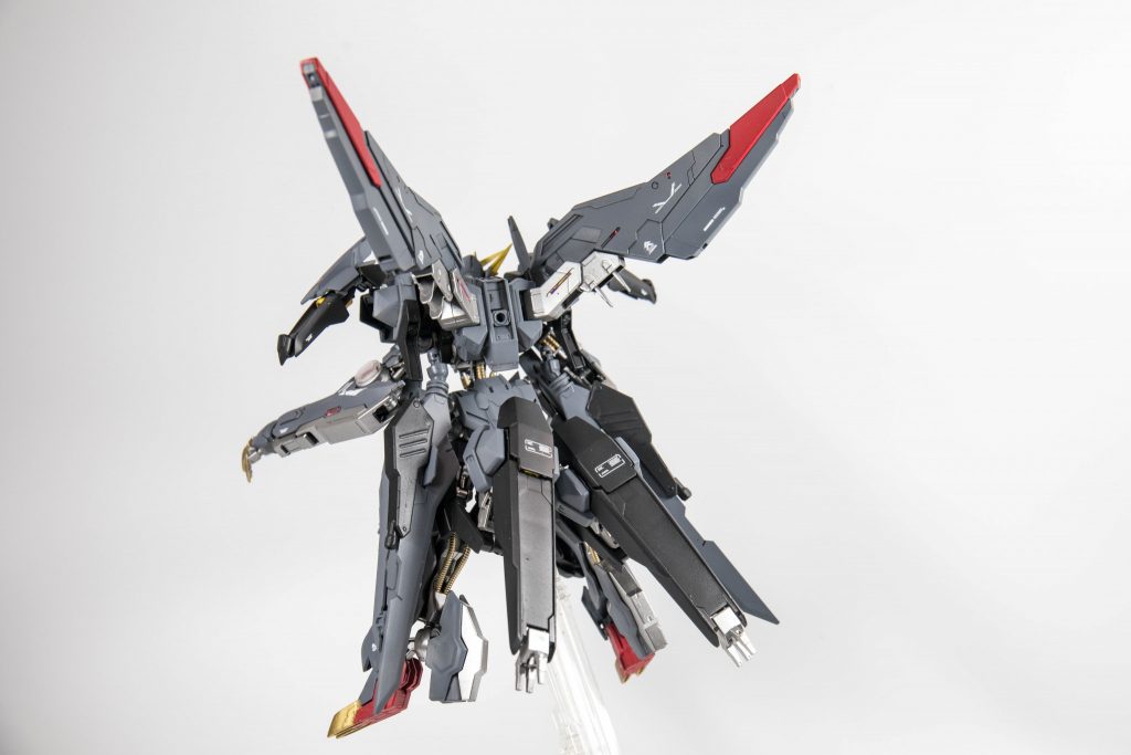 通常モード 背面鉄血のガンダムフレームは、一応塗り分けてみました。