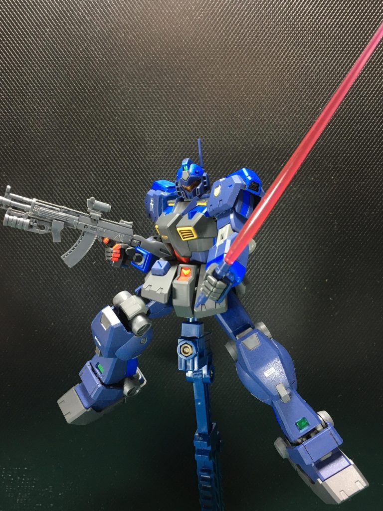 ハンドパーツは例によってシステムウェポンの付属品を使用。そろそろこの手首のストックが切れてきた…。