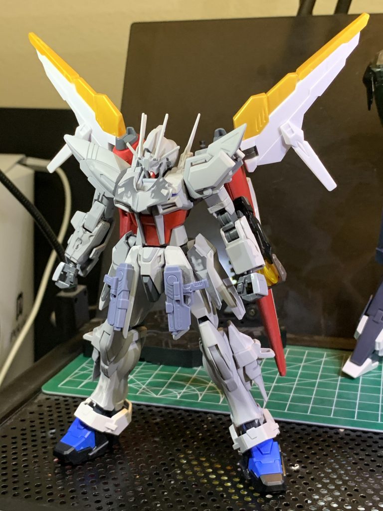 途中経過。ガンダム本体はほぼ決まってましたが、バックパックと色が決まっておらず、しばし迷走して現実逃避したりしてました。