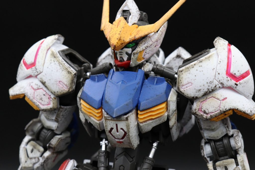 粗が目立つバストアップ。