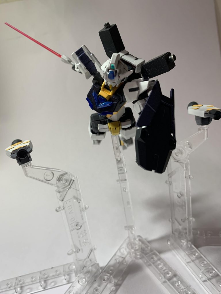 ちゃんとビームサーベルもあるのですが…1本なくしました……