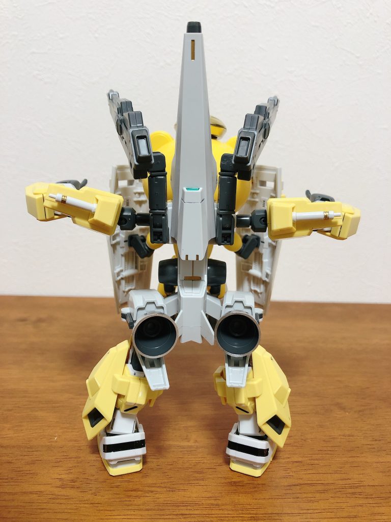 ジムパワードガーディアンの大型ライフルはメガライドランチャーにピンバイスで穴を開けて接続しています。