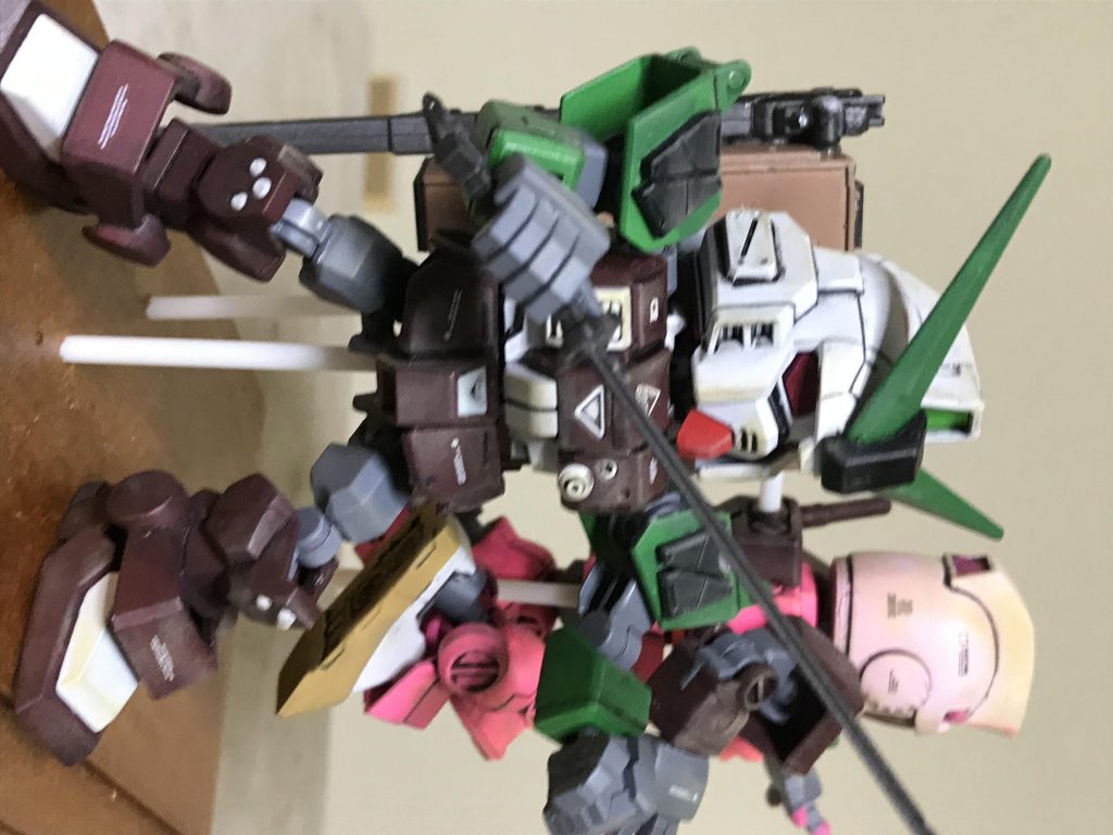 SDガンダム クロスシルエット 陸戦型ガンダムを 竈門炭治郎風に 塗装しました。