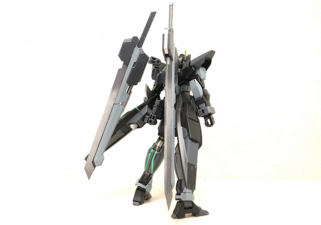 というのも、重力下では2本の実体剣が重すぎて姿勢制御に難があるため、無重力下限定としている。つまり、バトル中の地上ステージへの変更時は負けに等しくなってしまう。