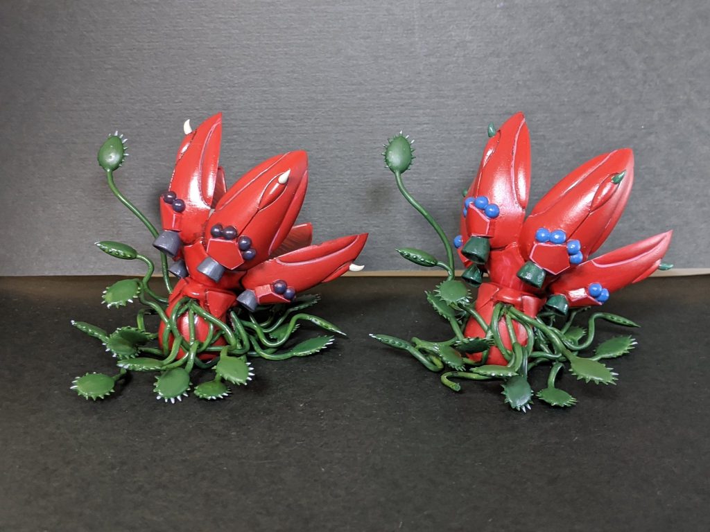 背面蔦が細いので程よく折れます。