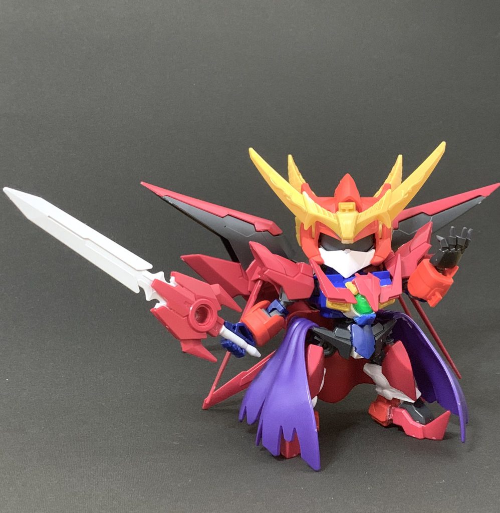 上半身とバランスをとる為&騎士感を出すために腰にマントを追加。マスクは騎士ユニコーンの物を加工。