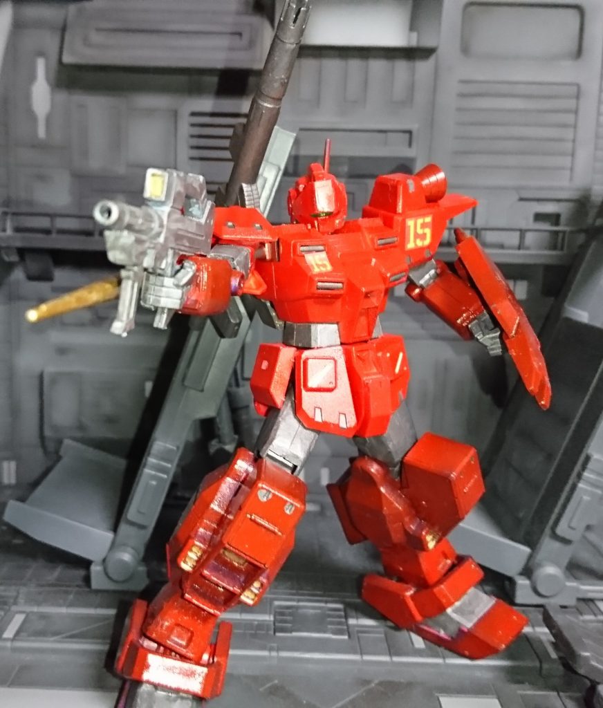 左腕は近接用ヒートサーベル（ショートタイプ）