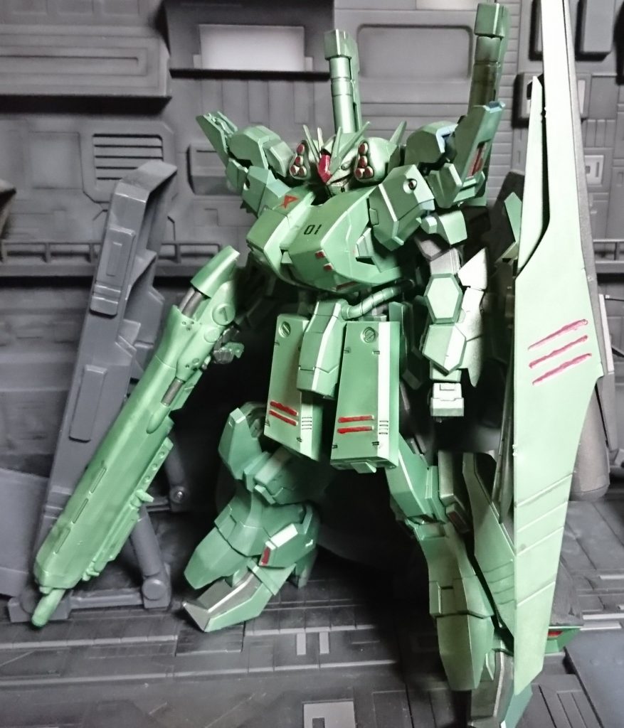 首の横の左右の凸部を切り取りHWSのニューのダクト部接続ピンを切り飛ばすだけで良い感じに胸部装甲が付きました