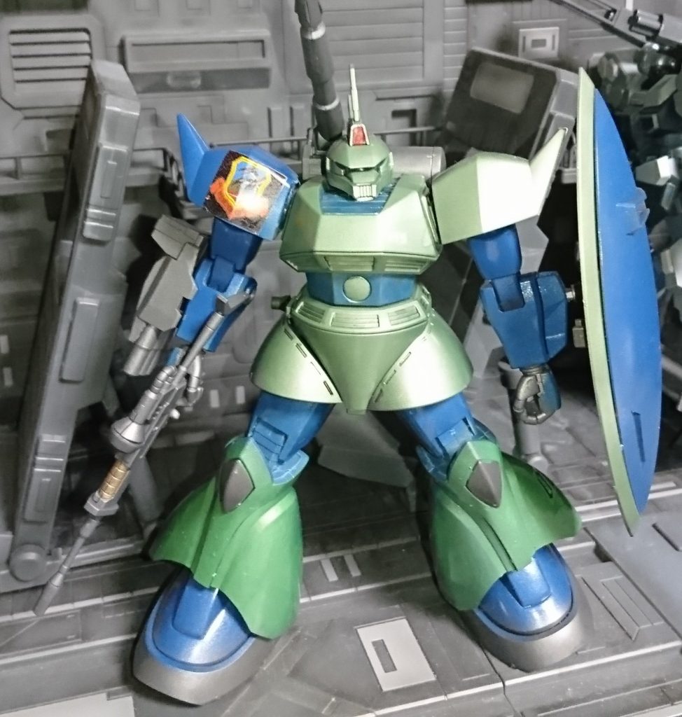 光ってみえにくいけど胸部と脚部に019