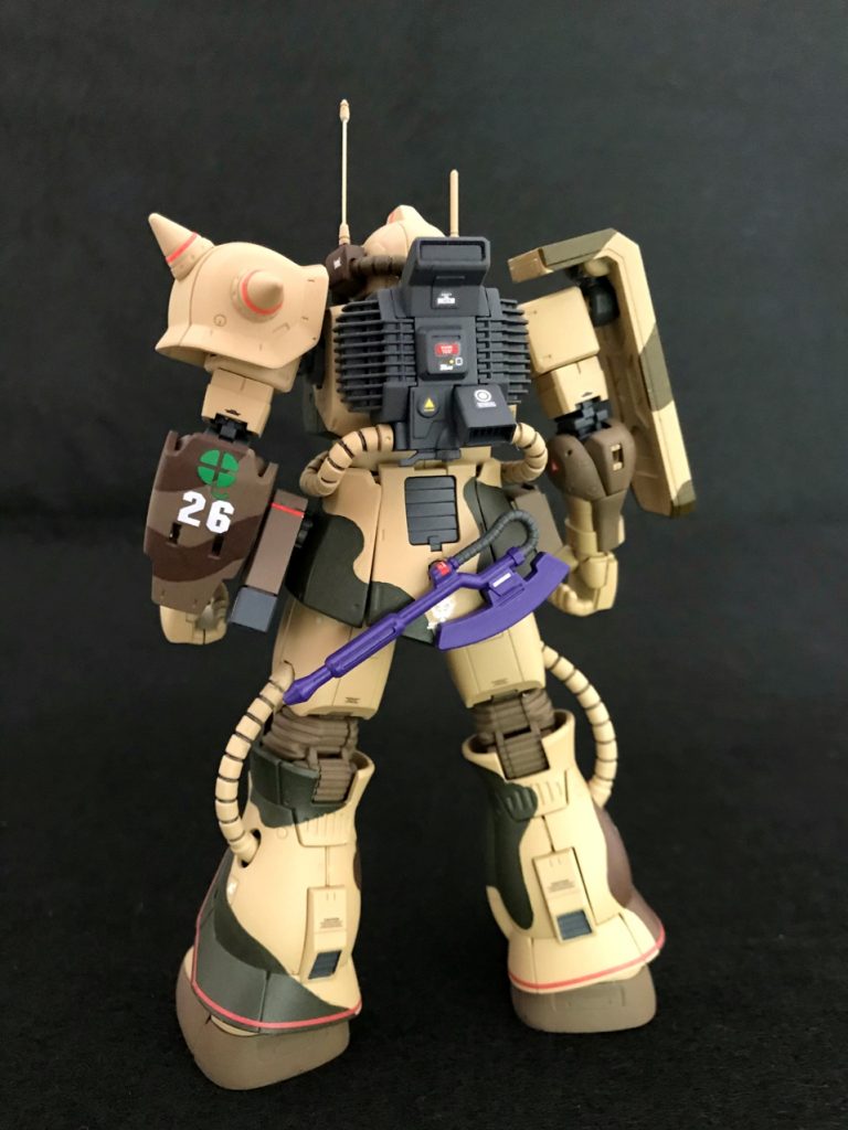 リアビュー左腕にはカラカル隊のクローバー。