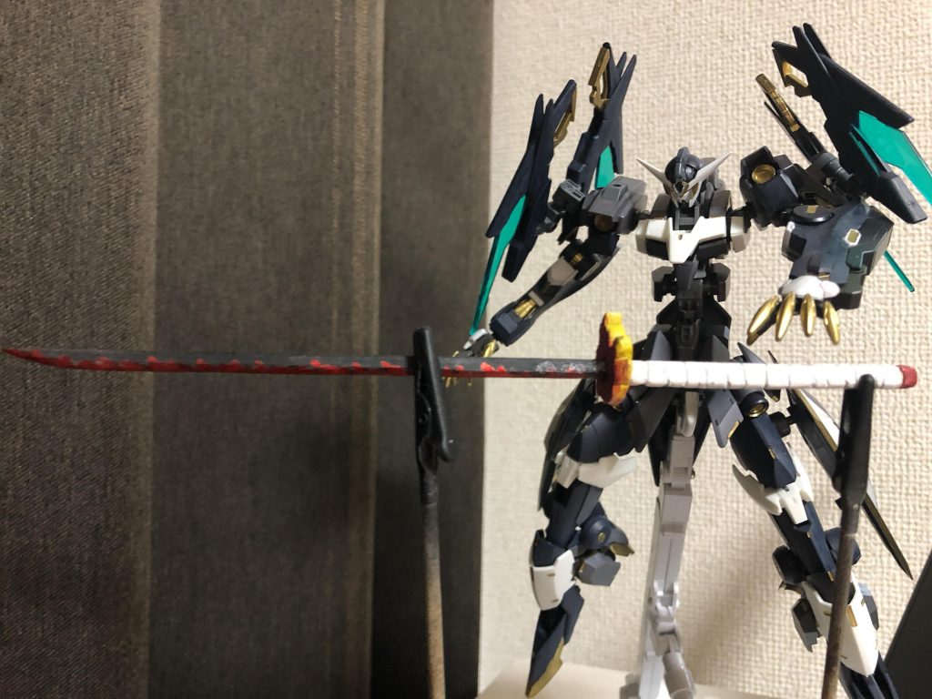 おまけ某アニメの人が持ってる刀を割り箸で作ったのでそれを手にする瞬間✨✨サイズ感がいい感じかな？と思ってます😊今回も見て下さってありがとうございました✨