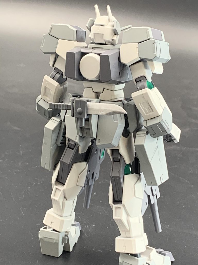 太陽炉は胸部に。リアアーマーにはアーミーナイフをマウント。実体剣だけどGN粒子を纏わせて切れ味が上がる。という設定。GNアーミーナイフと命名しておく。