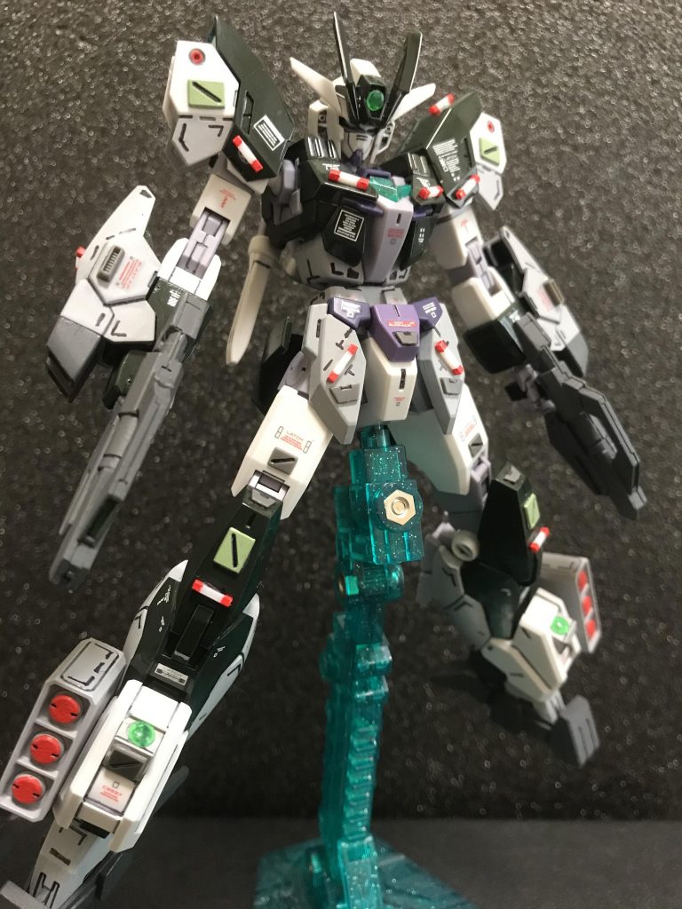 コアガンダム定番の腰のボールジョイント加工と首の延長は当然してグリグリ動いてポージングも良く出来ます嬉。ホント考えた方々天才!あと足が長すぎる気がしたのでほんの少し削って短足にしてます、、、が効果がイマイチ分からんですネ