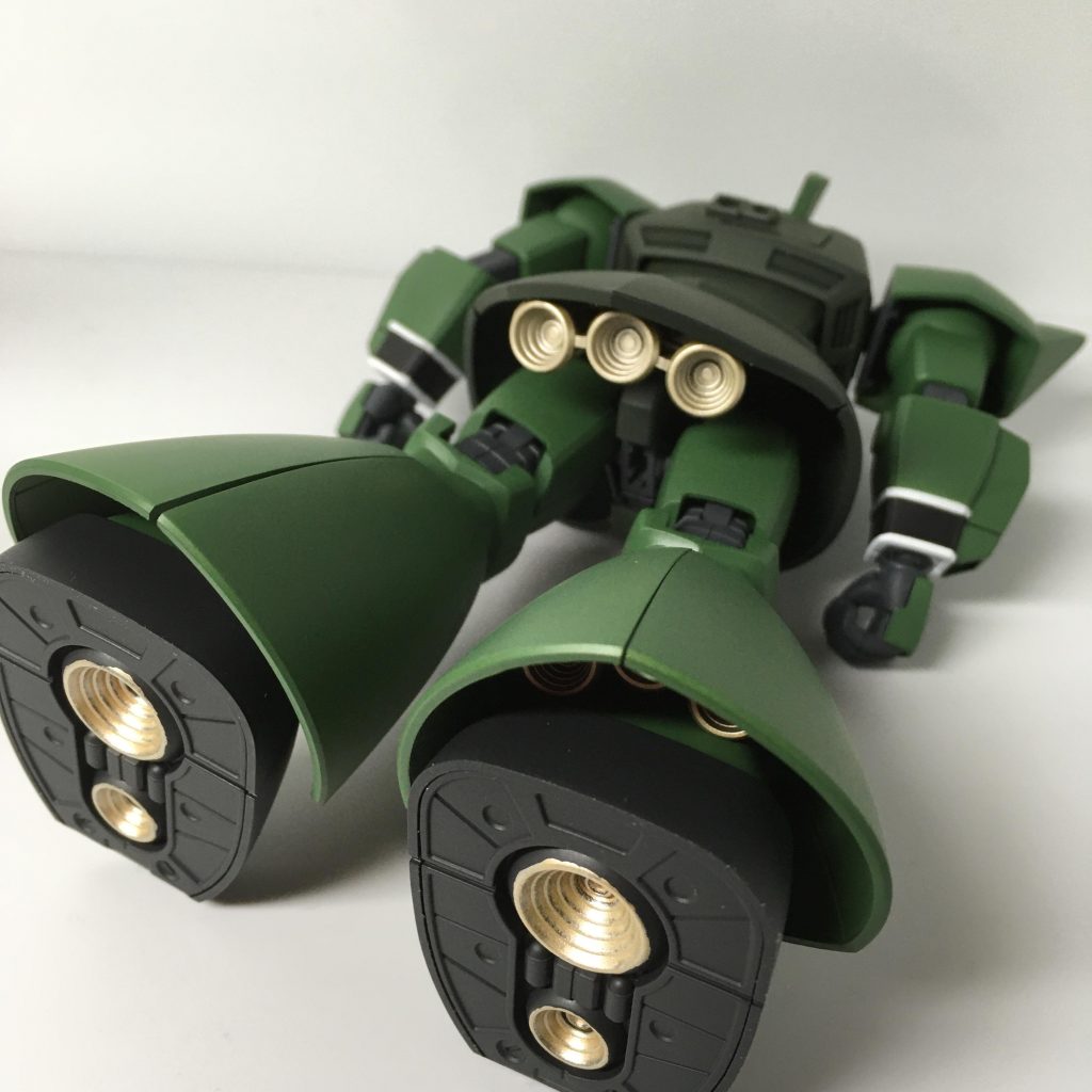 バーニアはチタンゴールドで塗りました足裏は筆だったのでちょっとはみ出しがありますね...