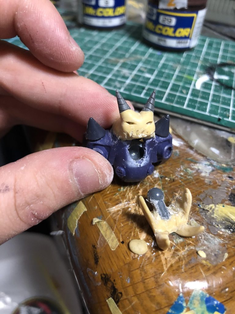 口の開閉ギミックはこんな感じです書いて説明するのも面倒なんで察してください……