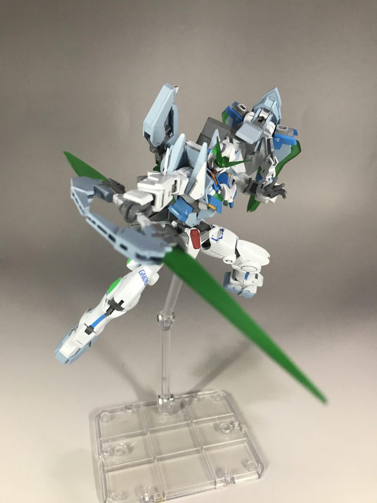 GNブレイド改。RGのGNブレイド基部をベースに刀身をアクリル板でクリアパーツ化しました。連結してツインランスにすることも可能です