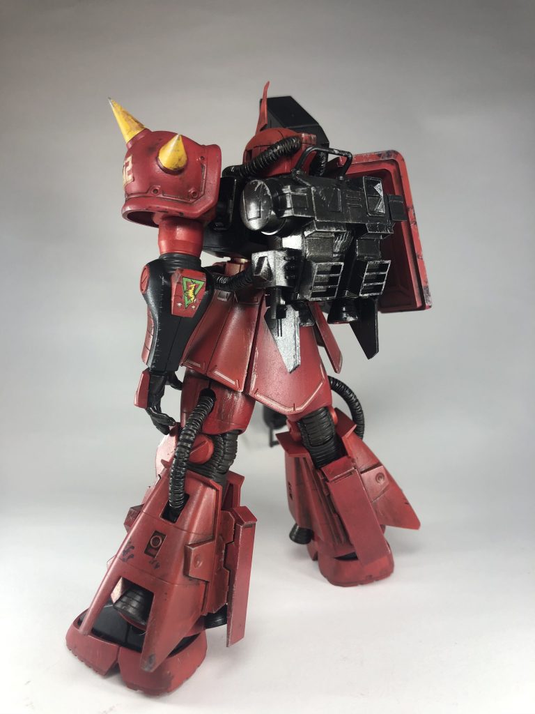 環境の変化があり、ほとんどの塗装はガンダムマーカーエアブラシで行いました発色や食い付きが非常に良く、扱い方を心得ていればなかなか便利なシロモノですね