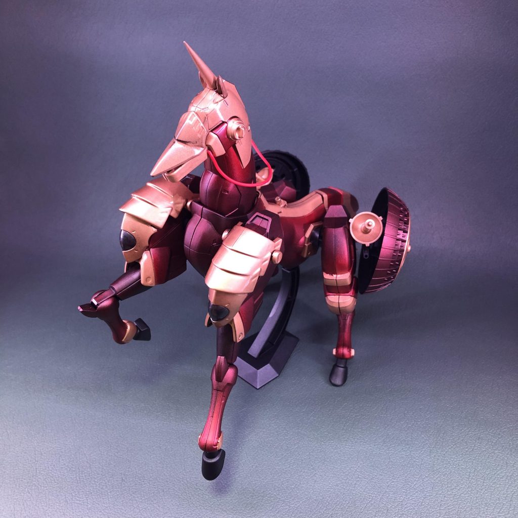 シールドとサーベルは、ギャンホースの後ろ足にマウント出来るようにしました。前足のアーマーは、ギャンスロットの余剰パーツですw