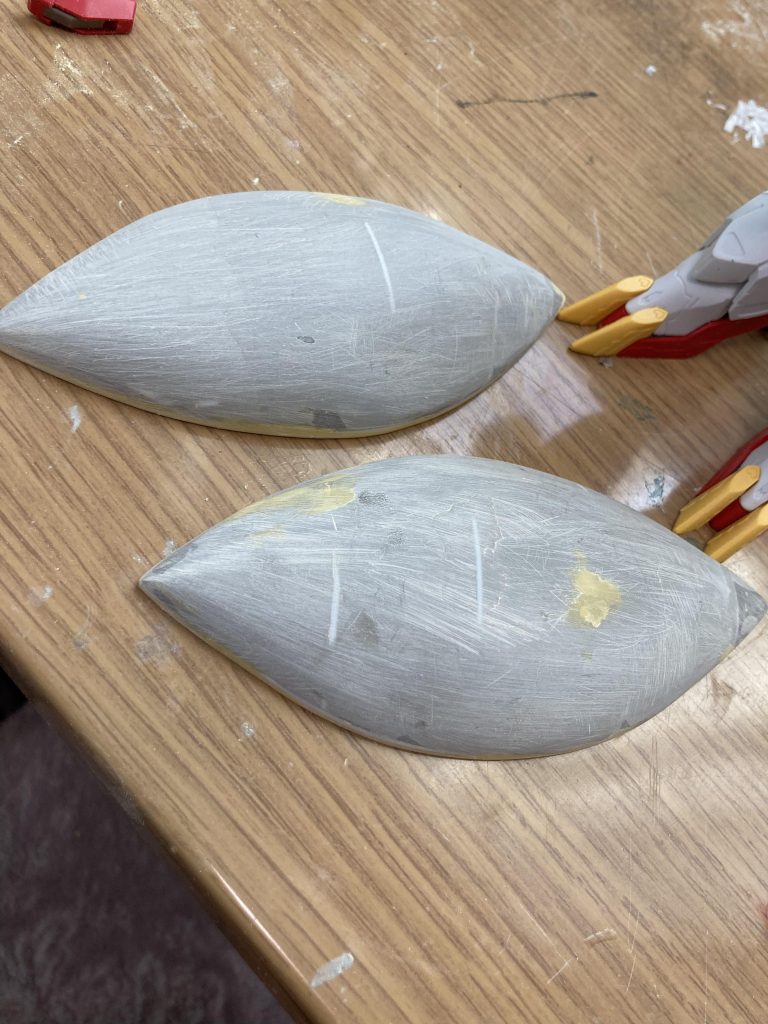 ファングが収納されてるバインダー?をパテで作りました。かなり重たいですw