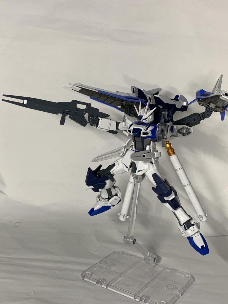 フルバースト!!!!パックバックには2連装ビームキャノン、腰部にはクスィフィアスレール砲の教科発展装備、ヴァリアブルレールガンを装備している。